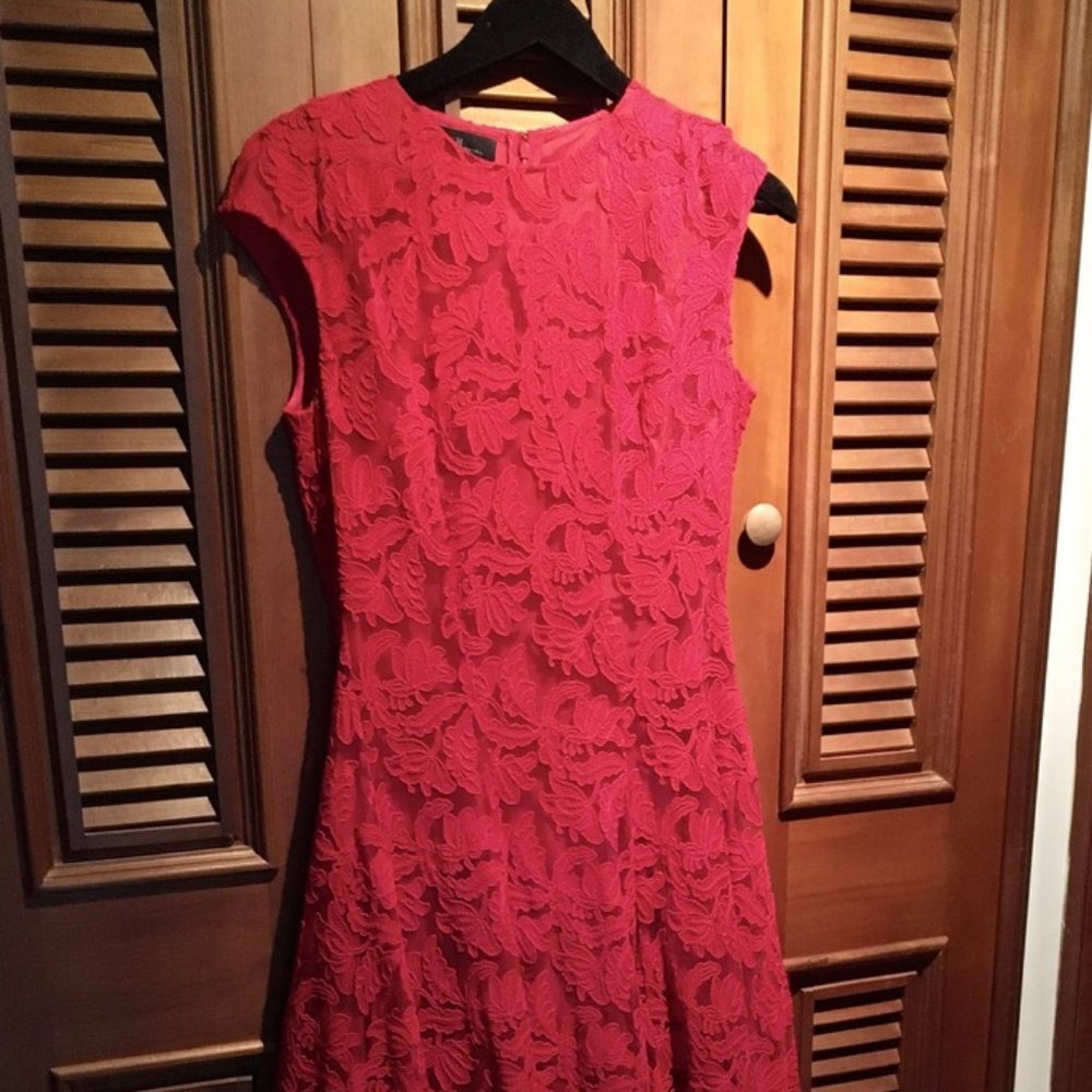 Carolina Herrera Red Lace Dress - Size 8 NWT - Picture 8 of 16